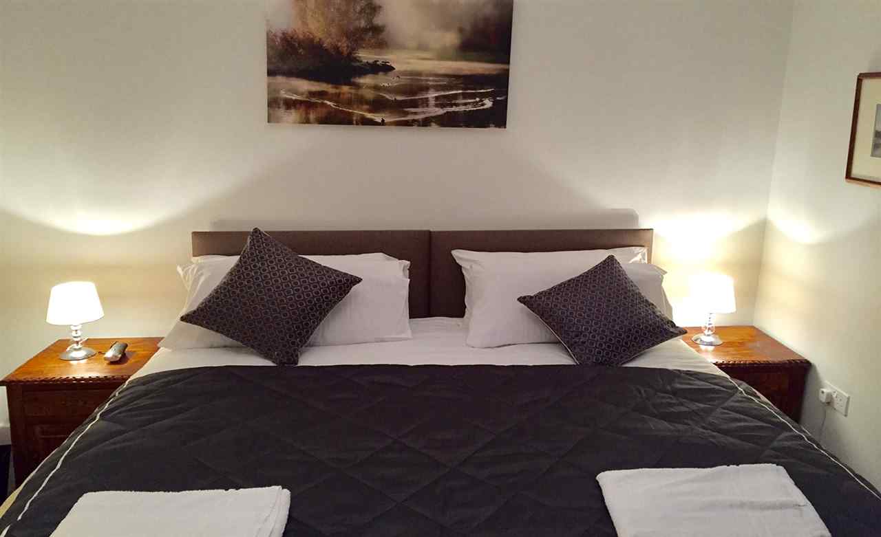 resized-2349823-Master bedroom.JPG